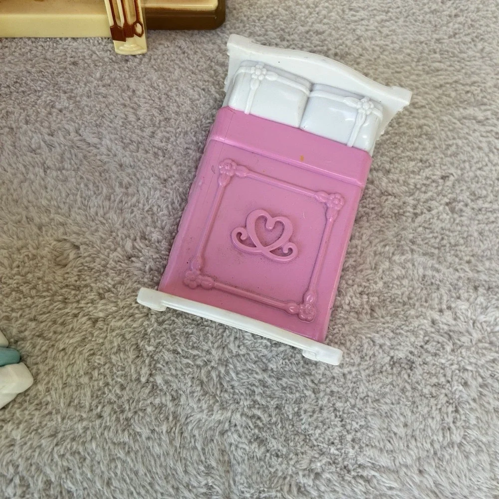 VTG 1993 Fisher Price Loving Family Dollhouse Furniture Set Two Beds 1 Fireplace